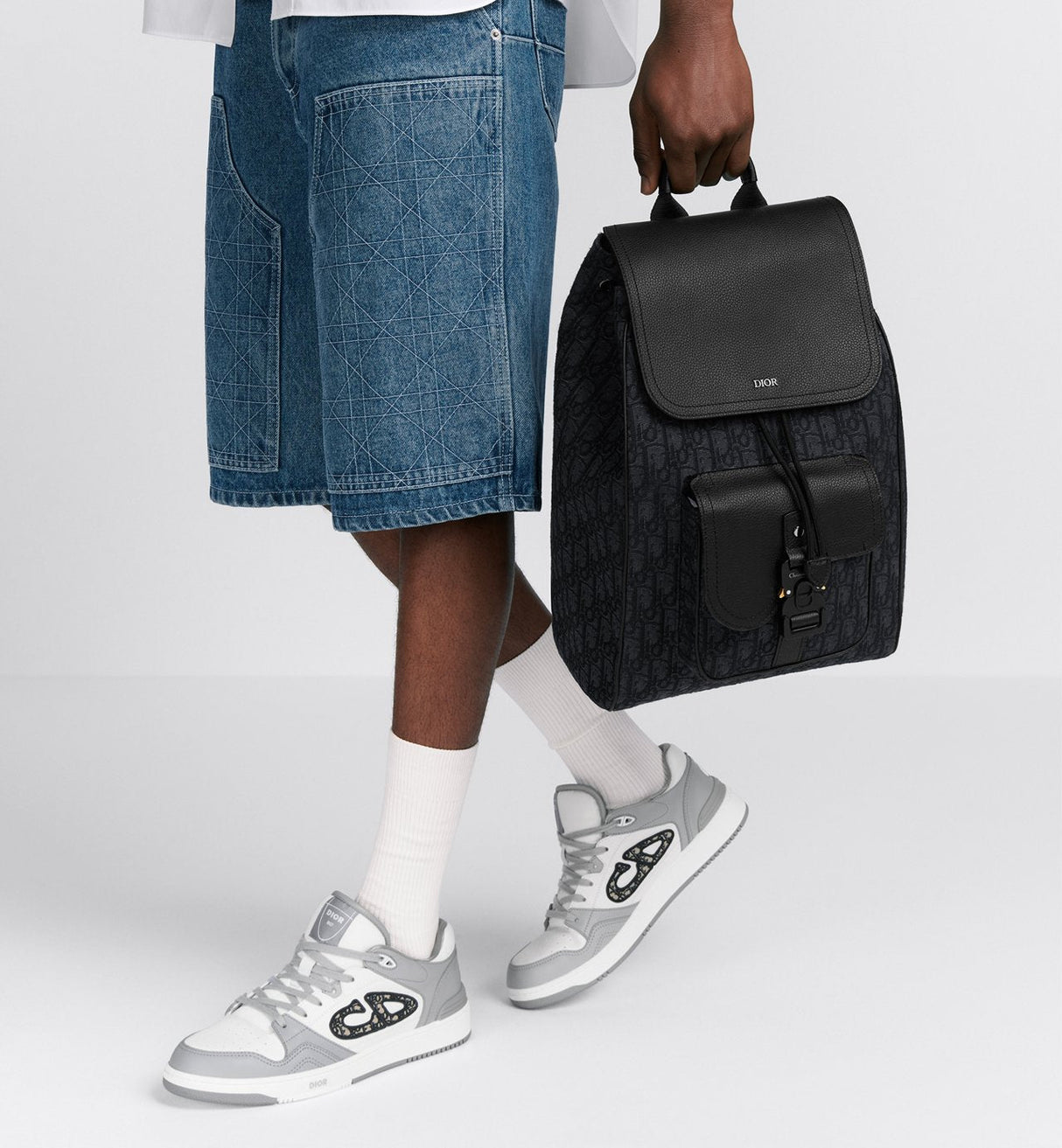 Mochila con solapa tipo sillín