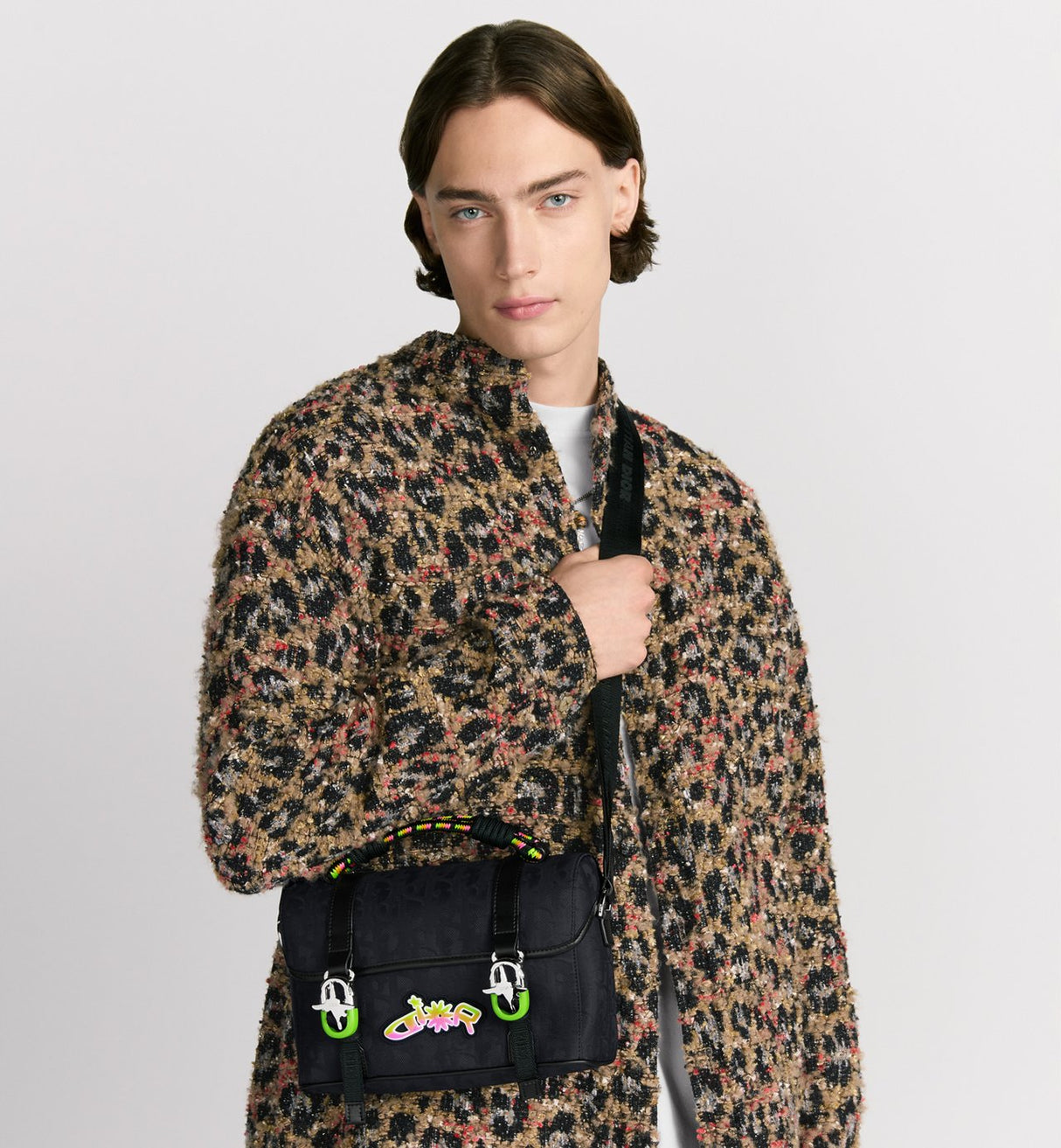 Bolso bandolera con solapa Hit The Road de Dior DIOR Y LEWIS HAMILTON