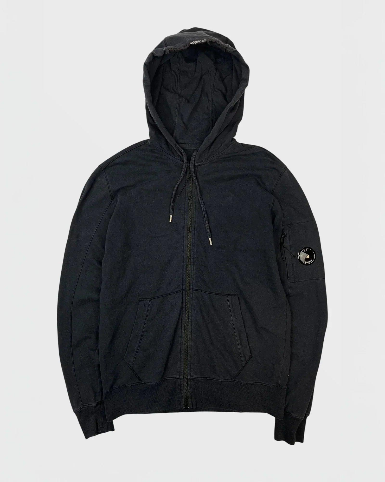 Chaleco con capucha de la compañía CP