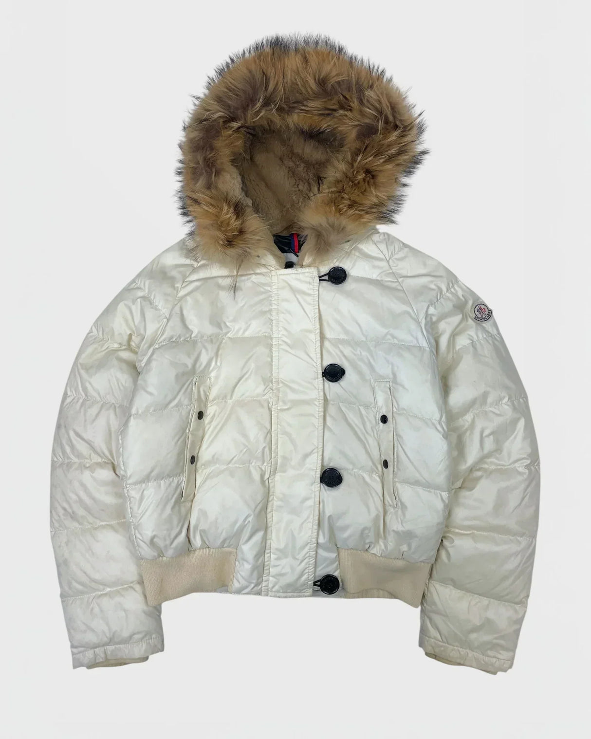 Chaqueta de plumas Moncler con capucha de piel