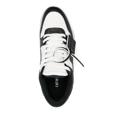 Cesta negra blanquecina