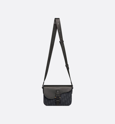 Bolso bandolera pequeño con solapa negra Saddle