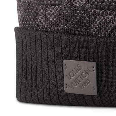 Sombrero y bufanda negros de cuadros de Neo Petit