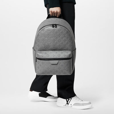 Mochila Discovery PM Monogram Shadow gris