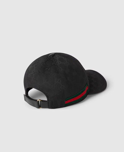 Gorra de béisbol con detalle de red