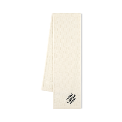 Gorro y bufanda cómodos de cuadros color crema