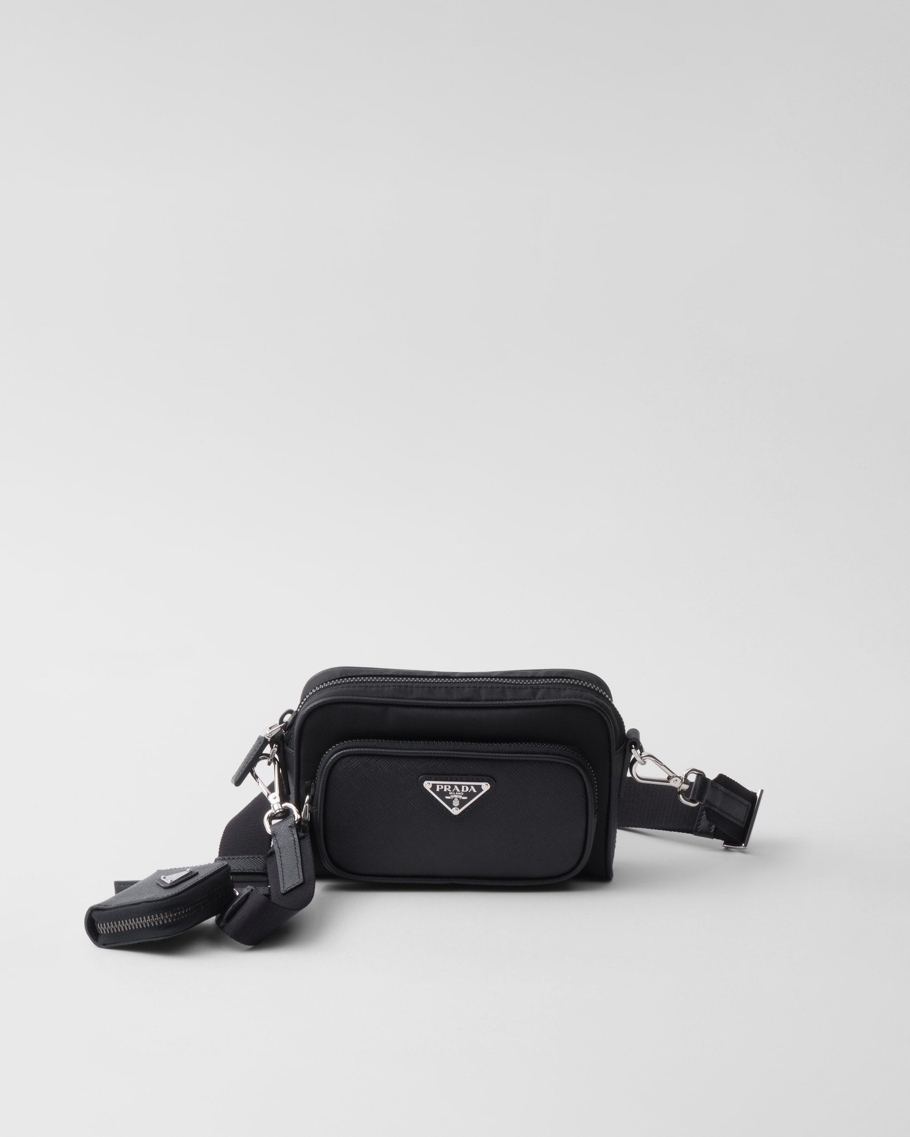 Bolso de hombro en Re-Nylon y piel Saffiano