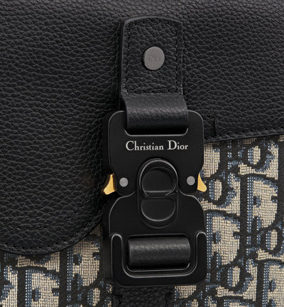 Mochila con solapa tipo sillín