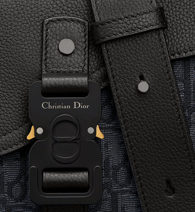 Bolso bandolera pequeño con solapa negra Saddle