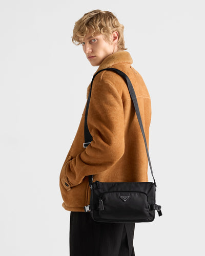 Bolso de hombro mediano en Re-Nylon y piel Saffiano