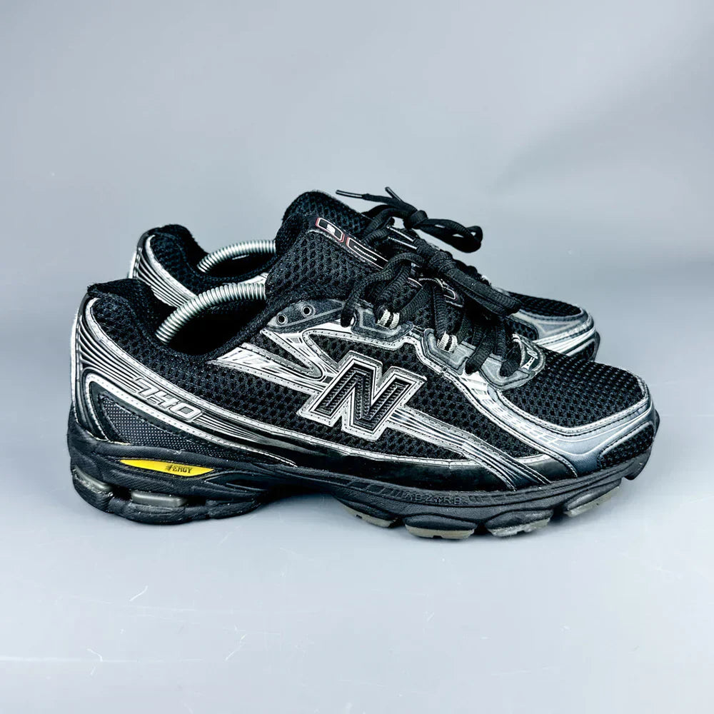 New Balance 740 NEGRO