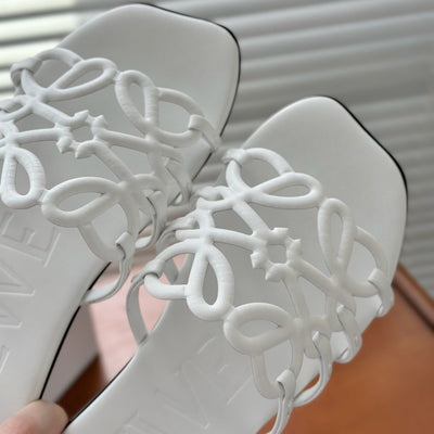 LOEWE - Sandalias Petal Anagram en suave piel de becerro Blanco