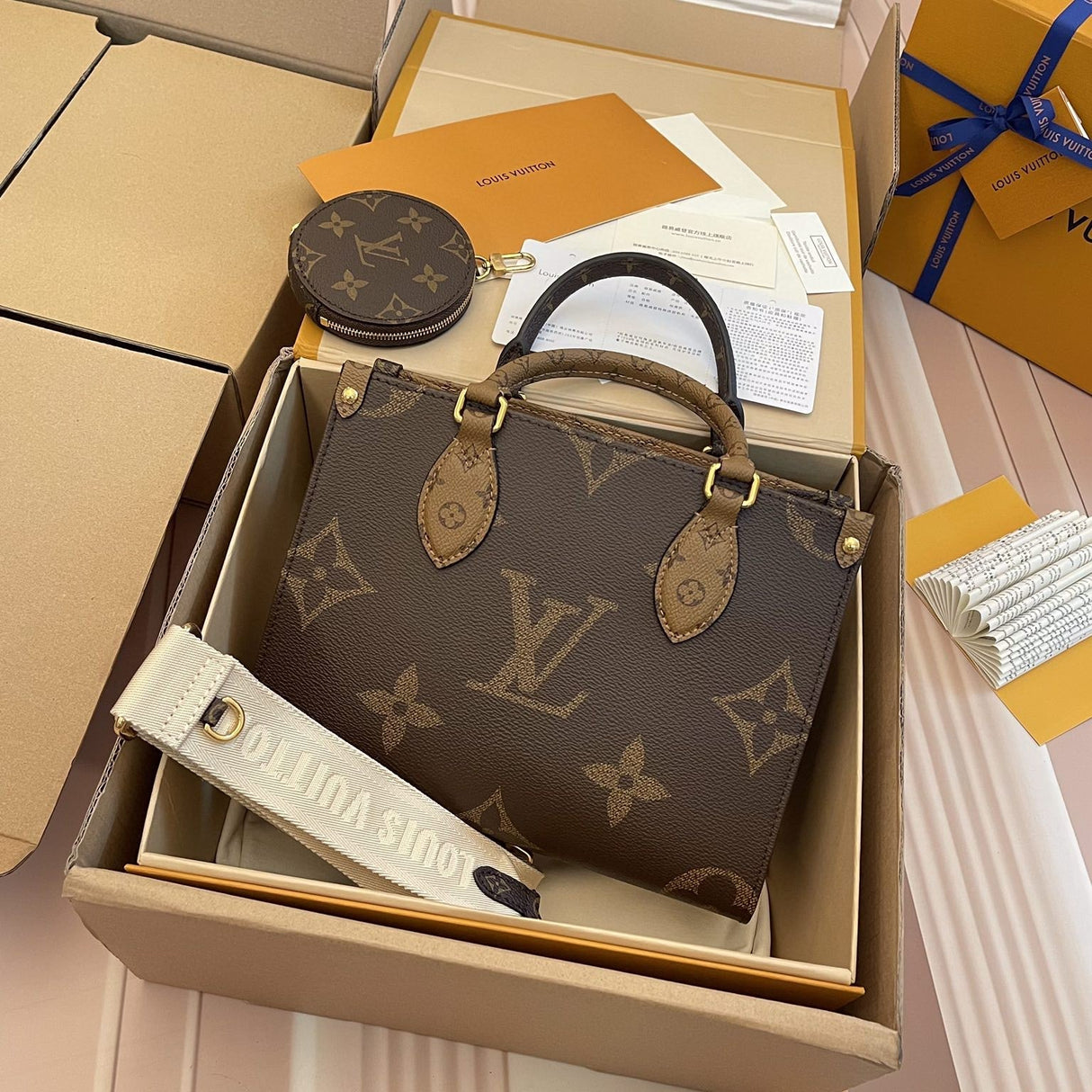 LV - Bolso pequeño OnTheGo BB